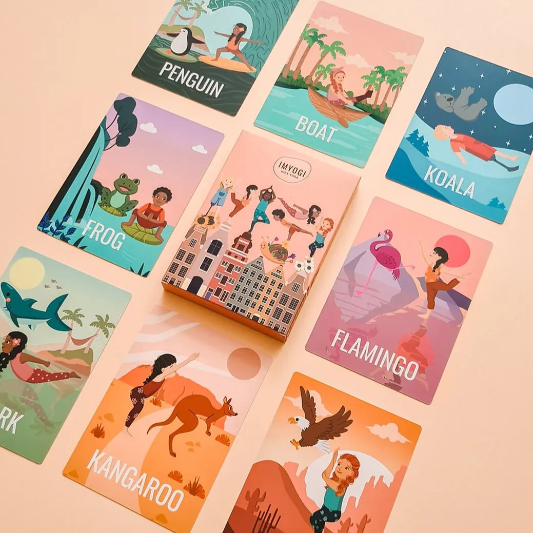 IMYOGI Yoga Kaarten voor Kinderen doosje met voorbeeld van de kaarten plat op tafel