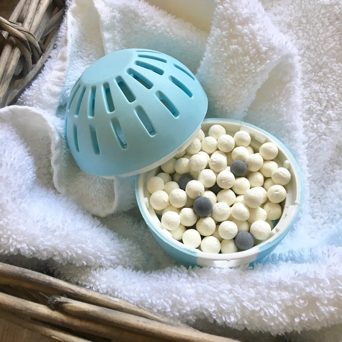 Eco Egg Wasbal (70 wasbeurten) Linnen open met wasparels