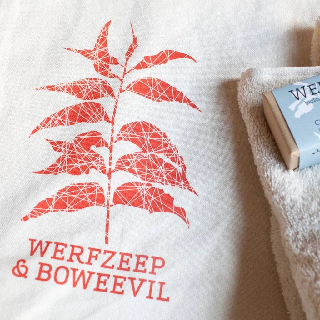 Werfzeep Saunatas close up zeepje en handdoek