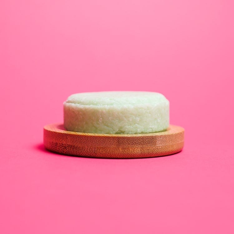 Shampoo bar bamboe zeepschaaltje met zeepje van zijkant