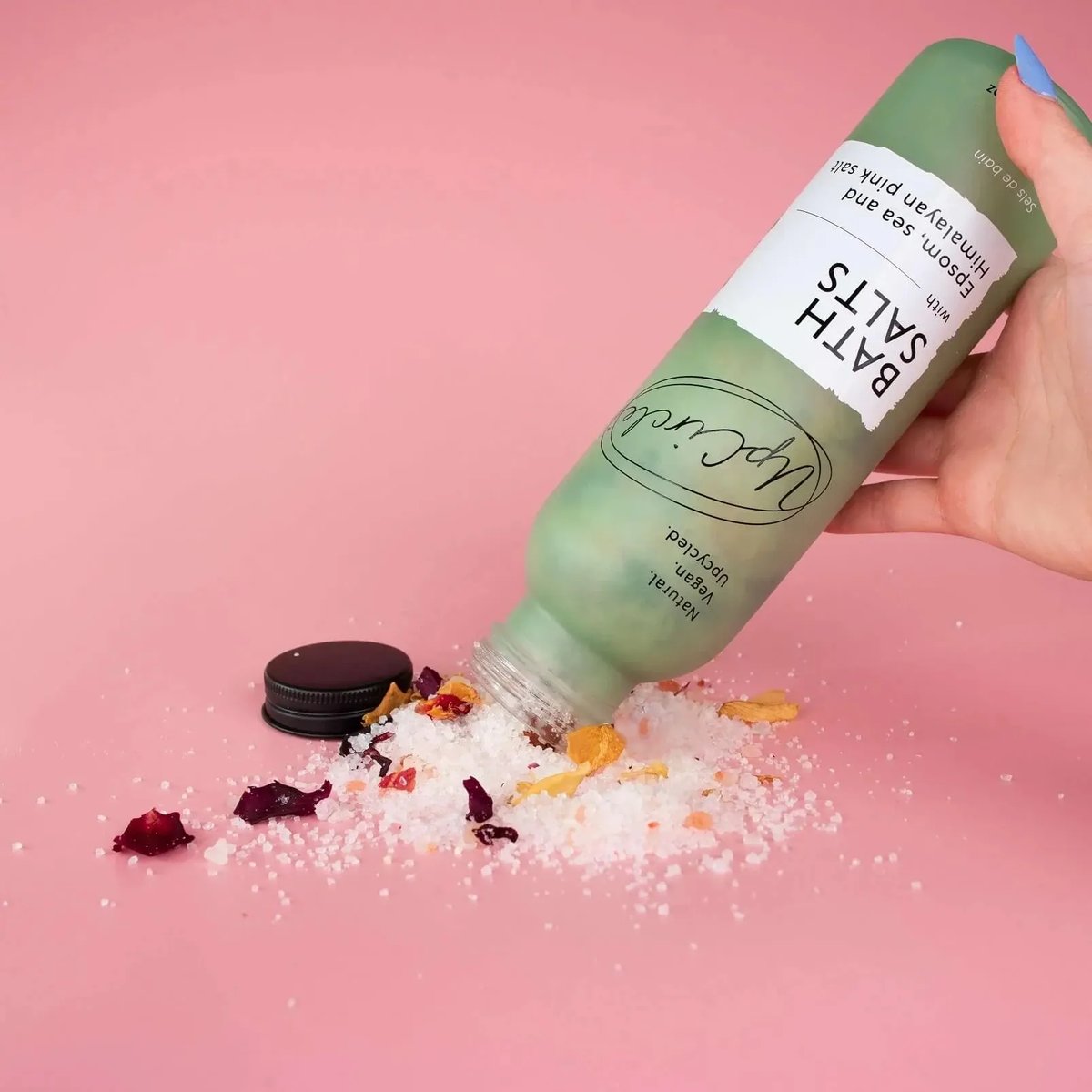 Badzout met Epsom, Zee en Roze Himalayazout uit fles gieten