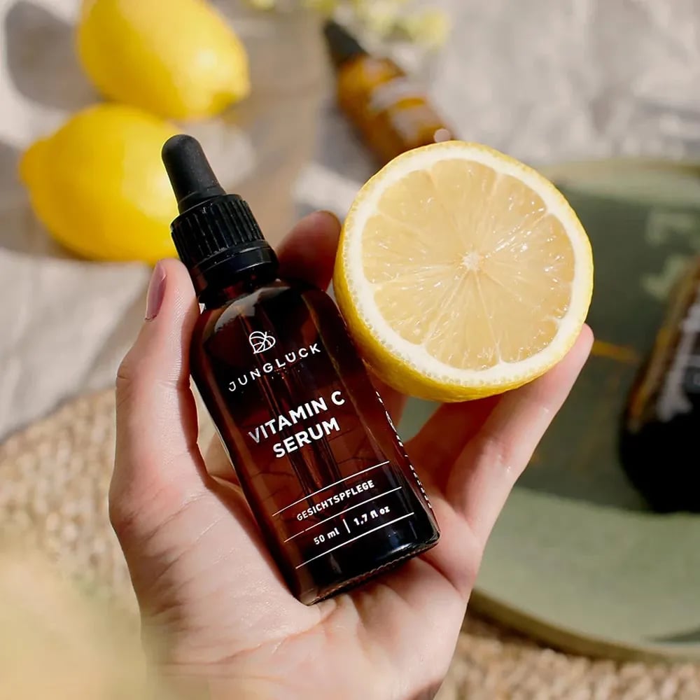 Junglück Vitamine C Serum (50 ml) naast citroen
