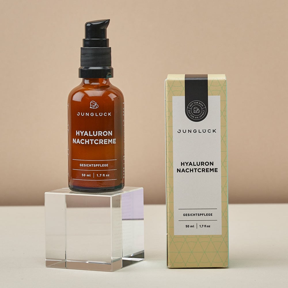 Junglück Hyaluron Nachtcrème (50 ml) flesje op sokkel naast doosje