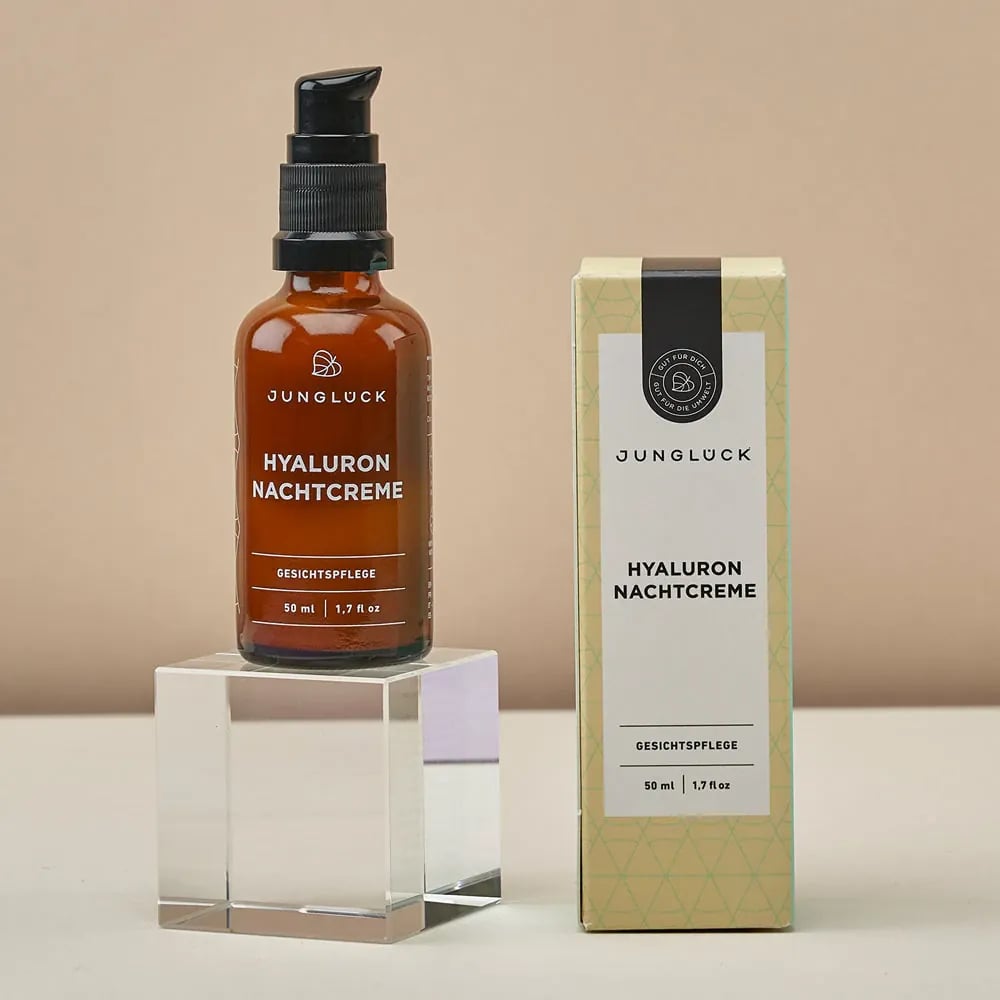 Junglück Hyaluron Nachtcrème (50 ml) flesje op sokkel naast doosje