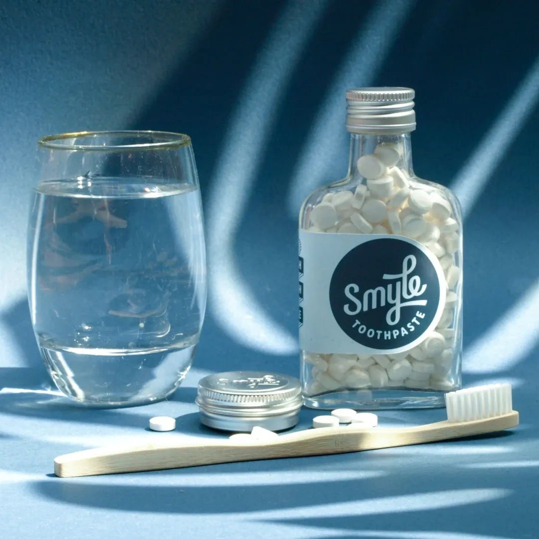 Smyle Tandpasta Tabletten Glas water en tandenborstel