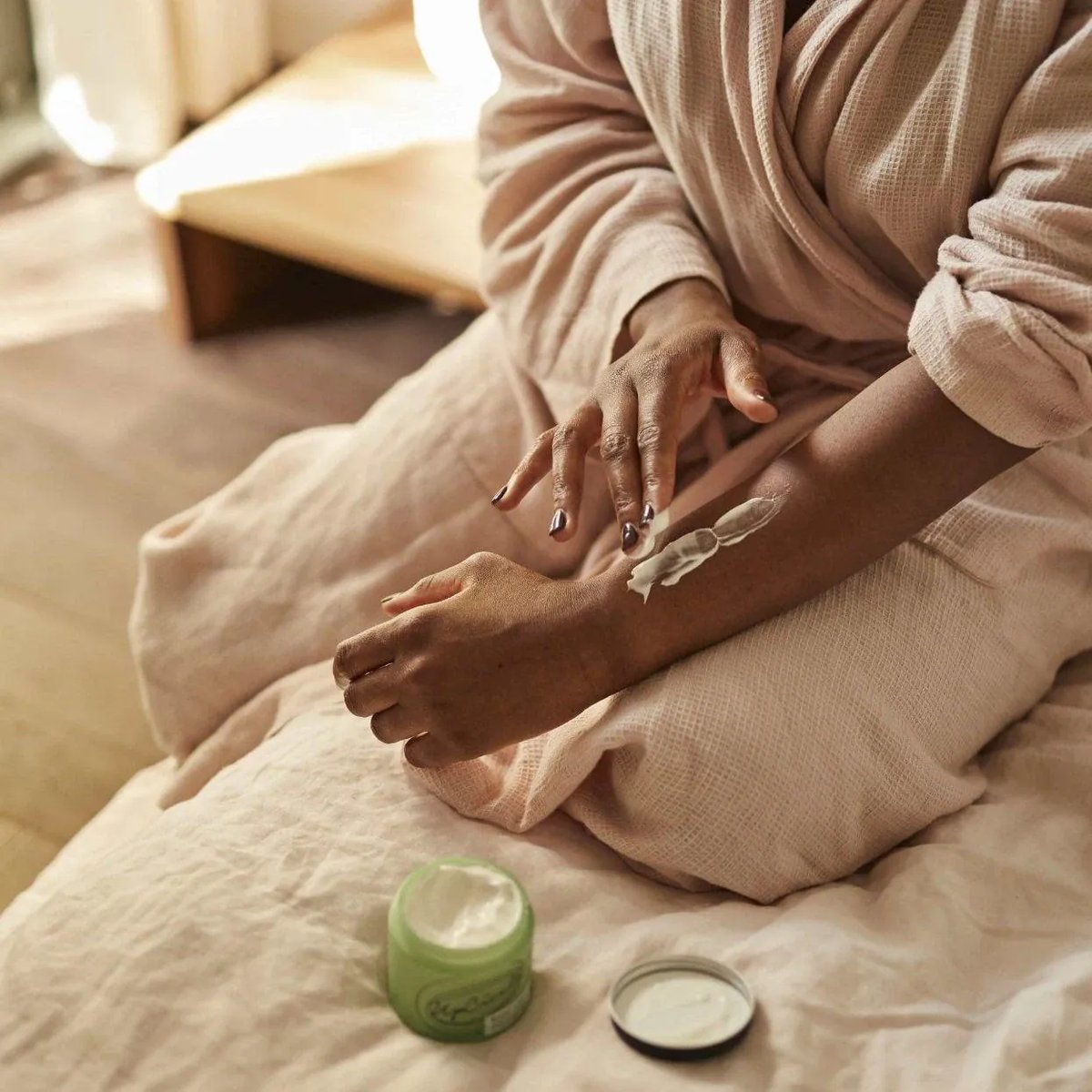UpCircle Natuurlijke Body Cream met Dadelzaden op huid