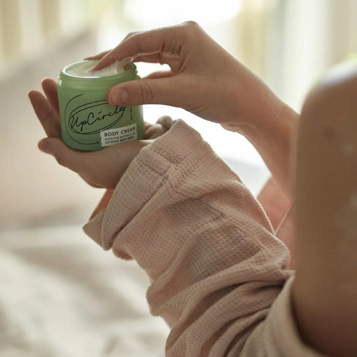 UpCircle Natuurlijke Body Cream met Dadelzaden sfeer 2