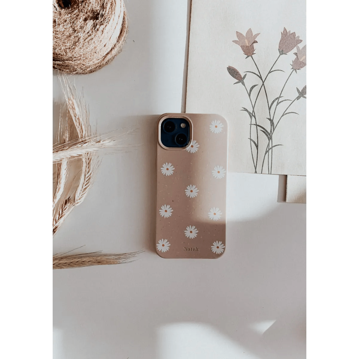 Natch Duurzaam Telefoonhoesje Madeliefje iPhone 11 sfeerbeeld