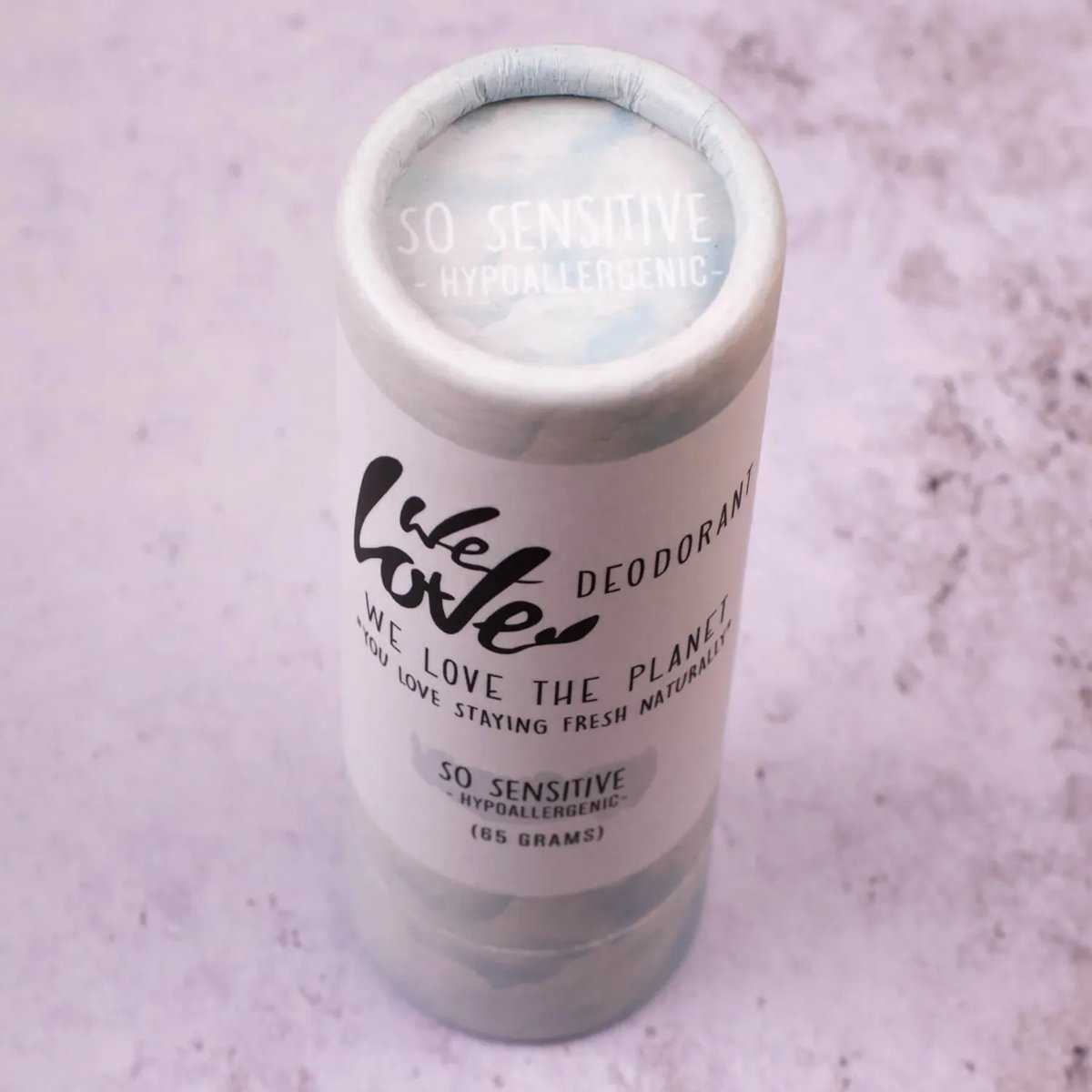 We Love The Planet - Natuurlijke deodorant stick - So Sensitive sfeer