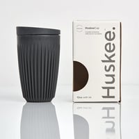 Huskee Cup Large (360 ml) Charcoal naast doos