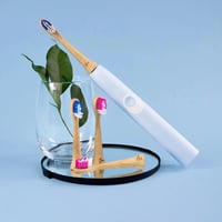 The Humble Co. Bamboe Opzetborstels voor Philips Sonicare (4 stuks) op tandenborstel