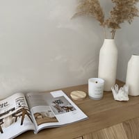 Lait de Soja Natuurlijke Geurkaars op kastje