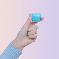 Brauzz Toiletreiniger Capsules (15 stuks) in hand