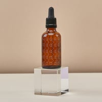 Junglück Niacinamide Serum (50 ml) flesje op sokkel