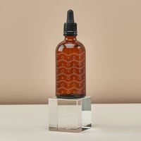 Junglück Jojoba Olie (100 ml) flesje op sokkel