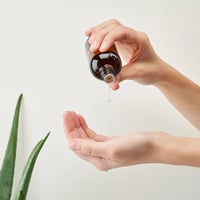 Junglück Reinigingsolie (100 ml) in hand