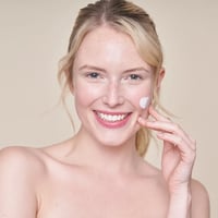 Junglück Hyaluron Dagcrème (50 ml) op gezicht