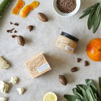 UpCircle Hydraterende Gezichtscrème met Arganpoeder in sfeerbeeld