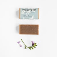 Werfzeep - Comfreyzeep met verpakking en bloem