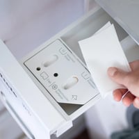 Boen Wasstrips Rozengeur & Maneschijn (32 stuks) wasstrip in bakje van wasmachine