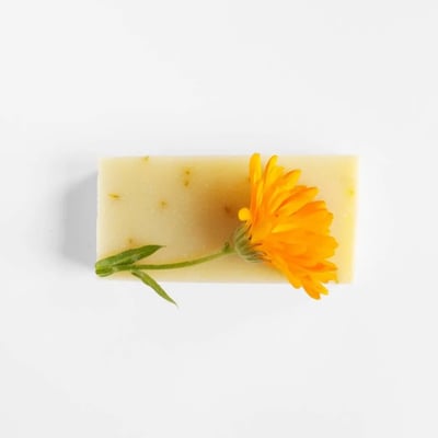 Werfzeep - Calendulazeep met bloem